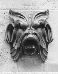 Brunnen der vier Jahreszeiten, rue de Grenelle, Detail der linken grotesken Maske, 1739-46